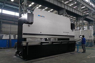Фото 19 - MetalTec HBC 800/6000 листогибочные гидравлические прессы с ЧПУ большого тоннажа.