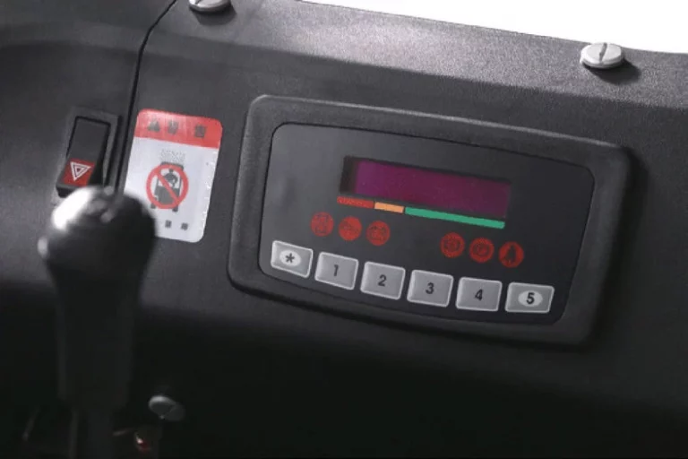 Фото 6 - Погрузчик вилочный электрический EP Equipment CPD18TV ECONOMY SERIES (Кислотный, 3F480, SS, ST, трехопорный).
